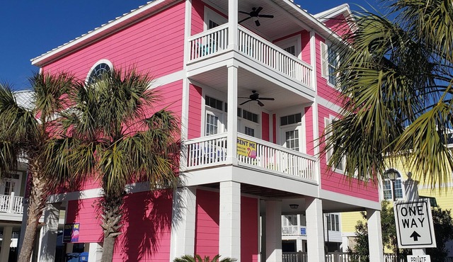 4BR Myrtle Beach Home near Boardwalk w/Pool – Close to Conway Festivals & Golf!
