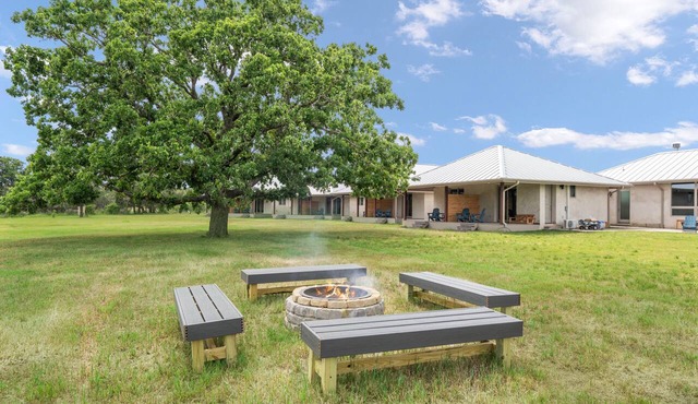 5,000ft² Lakeside Getaway: Pool, Games, Hot Tub