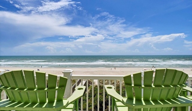 5 Bedroom Direct Oceanfront Home, Amazing Views, Private Hot Tub!