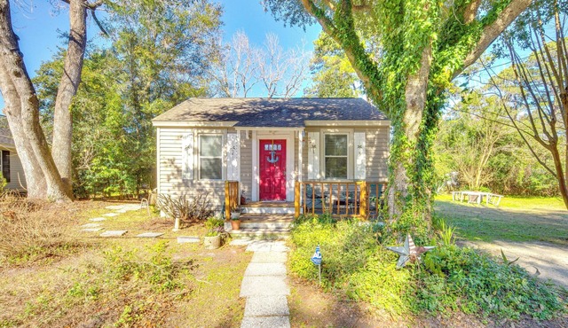5 Mi to Downtown Beaufort: Pet-Friendly Cottage!