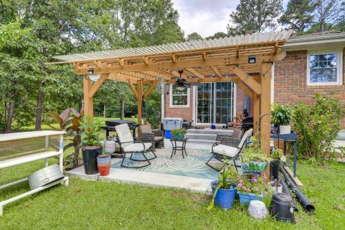 5 Mi to Trilith Studios: Apt w/Furnished Pergola