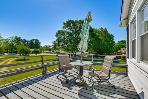 5 Mi to Whitewater Center! Home w/Peaceful Porch