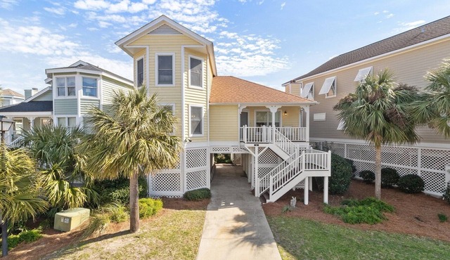 54 Pelican Bay by AvantStay | Steps from Beach + Community Pool