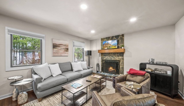 5BR Blowing Rock: Hot Tub, Game Room, 2 Kitchens; Sunset Views, Pet-Friendly