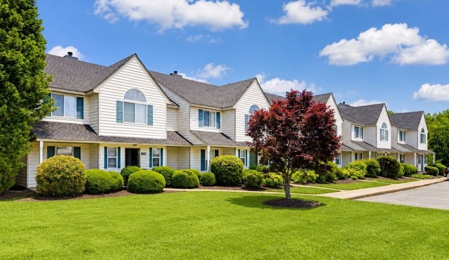 6 Bedrooms Total, Sleeps Up to 16 Guests, 2 Nearby Resort Townhomes,