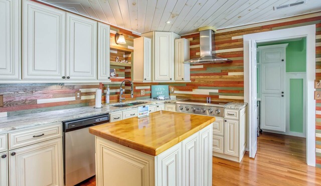 6 Mi to Public Beach! Myrtle Beach Home w/Patio