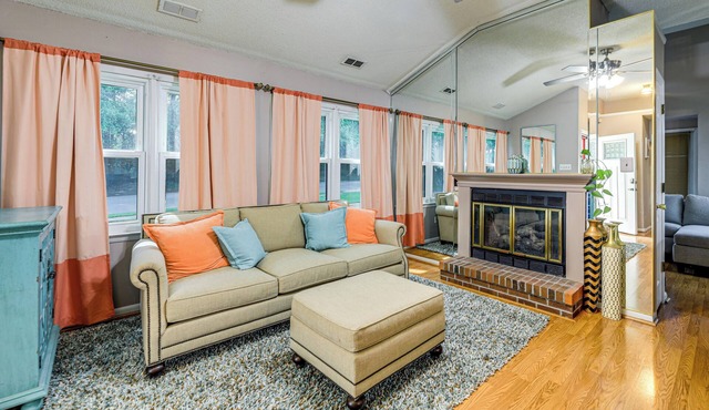 7 Mi to Camp Lejeune! Family Gem Near Golf & Shops