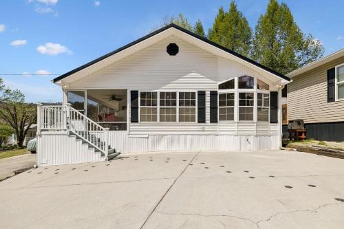 749 Townsend