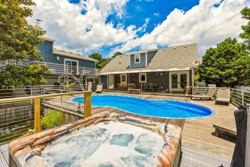 7585 - Roanoke Island Retreat