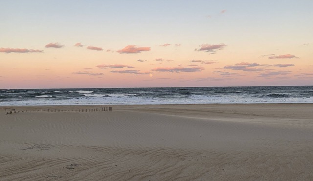 8 Bedroom, 6 Bath Semi-Oceanfront, Pool & Hot tub, Across from Beach Access!