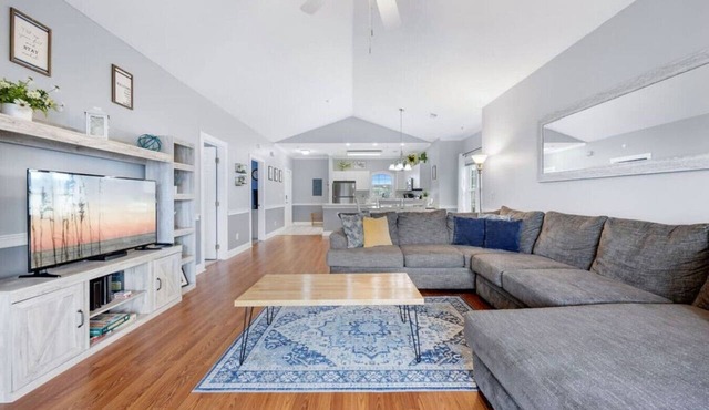 8 Min to Beach, Pool, Balcony, Steps to Fun!