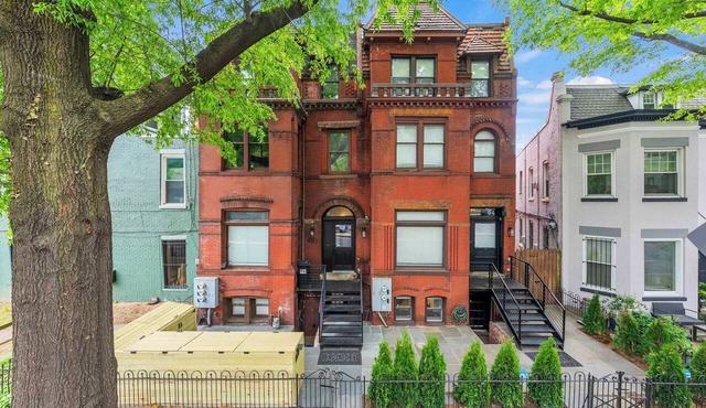 8BR DC Mansion · Sleeps 28 · Reunions & Retreats