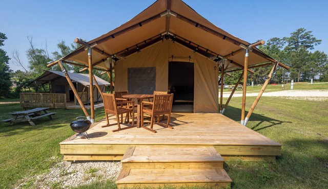 A Calm and Cozy Lakeside Glamping Retreat Awaits