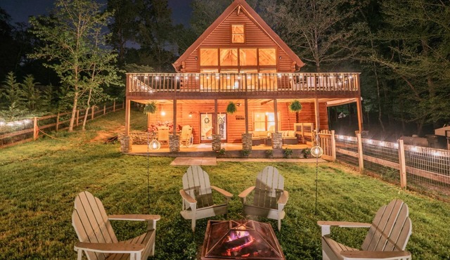 A-Frame w/Hot Tub, K beds +more!