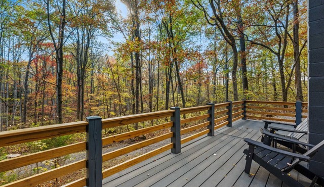 A Humble Abode - Pet Friendly, Fire Pit, Deck, Grill, Wood Stove, Games, Wifi, 6 acres