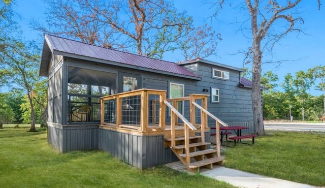 A Journey to Remember at Bryan College Station! Full Kitchen, Pool, Pets Allowed