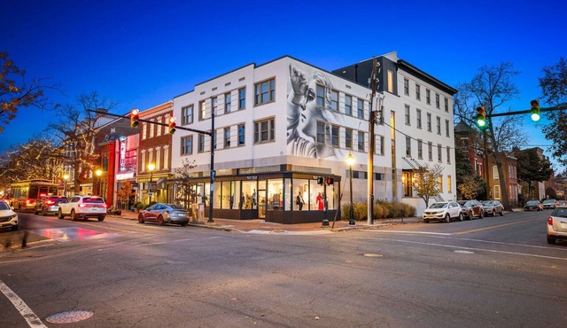 A rare find: sun-drenched 2BR corner suite in an 1860 furniture factory turned Art Deco landmark. Bold art, King Street views, boutique-hotel design. Chef's kitchen, in-unit laundry. Steps to Old Town's waterfront. Dogs welcome.