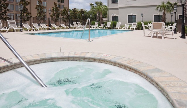 Accessible 1BR Suite | Mobility Tub Access