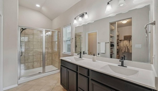 Adorable 3-bedroom Basecamp ATX