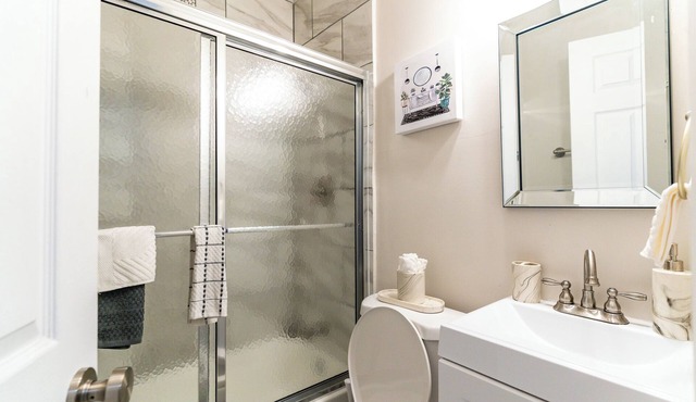 Affordable and Comfortable Stay in DC with Dedicated Parking Space