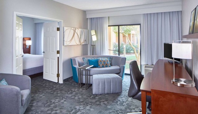 Affordable Stay! Pets Allowed, Free Shuttle to Raleigh-Durham Int'l Airport!
