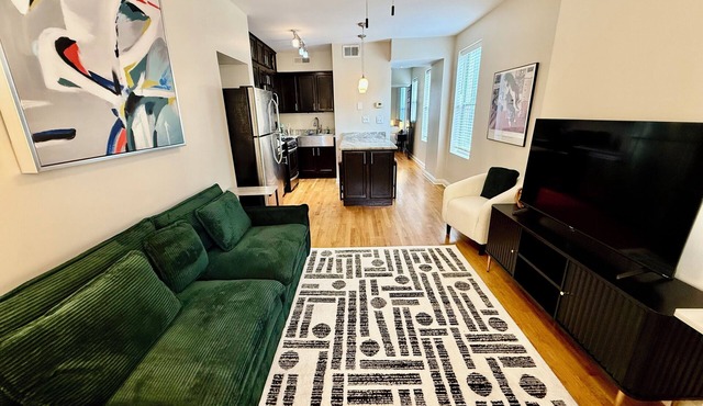 Airy apartment close to EVERYTHING