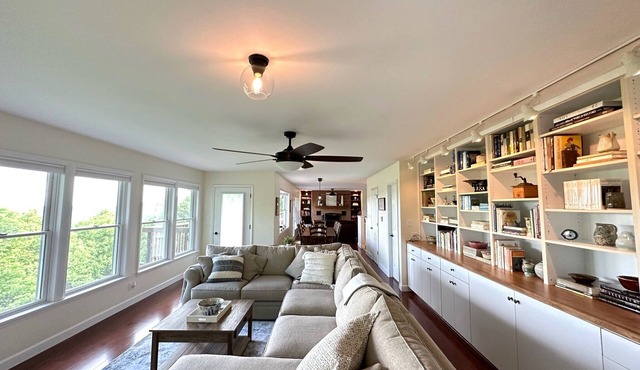 Alpine Vista: 5★ Clean, Fully Stocked, 3,900 Ft. Mt Views, Central Location!