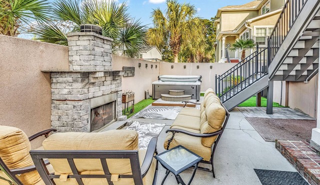 Amazing 3-bedroom townhome in lovely Little River with Hot tub!
