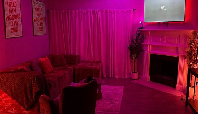Ambient spacious property, 15 min from Mercedes Benz