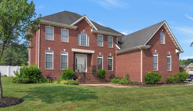 American Colonial House near beach waterfront & shopping center