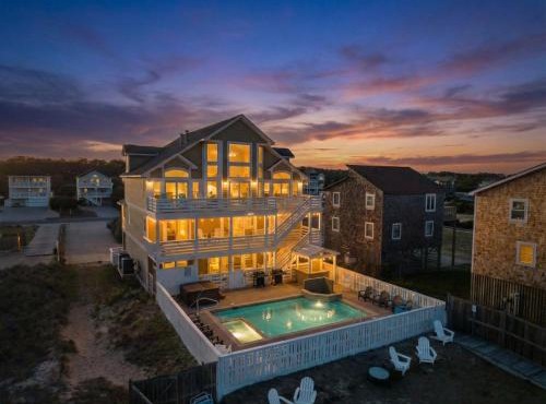 Anglers Retreat Oceanfront Estate with 7 King En-Suites, Pool & Elevator