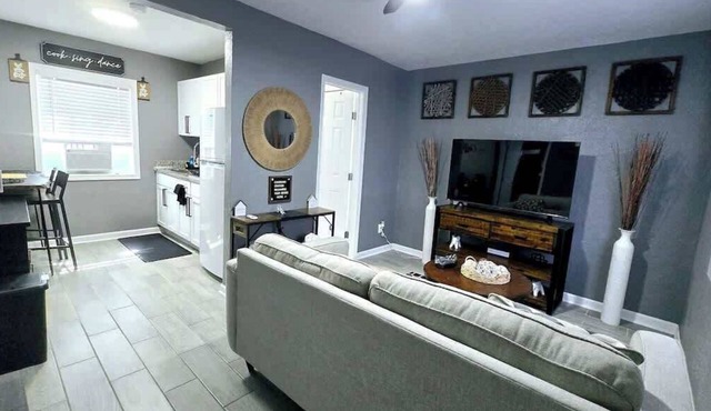 Apt#1 Quiet comfortable place near chemical plants