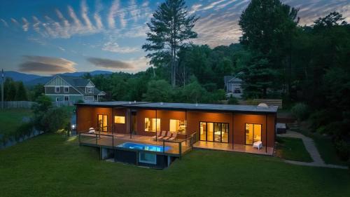 Asheville Meadows - Pool, Hot Tub & Forest Views