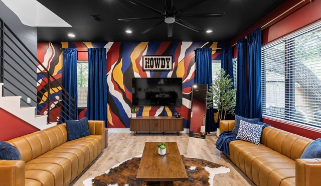 ATX Getaway with Cowboy Pool, Fire Pit, Rooftop