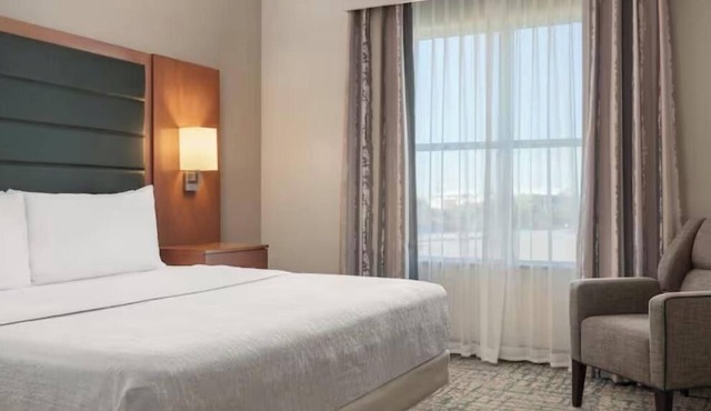 Austin Resort Experience | Free Parking & Onsite Pool | University of Texas -5mi
