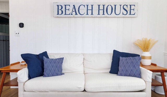 Barefoot Bungalow - Charming Getaway with Pool!