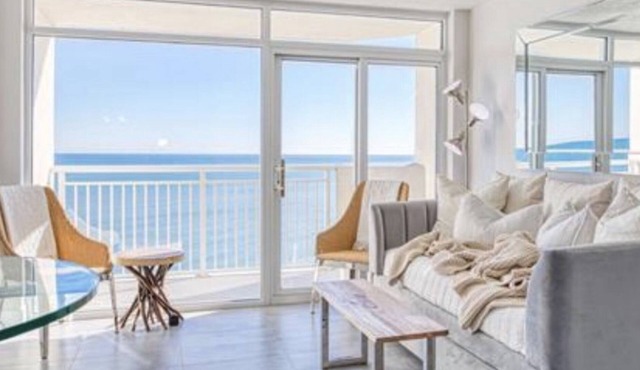 BAY WATCH BEAUTY. PRISTINE 14TH FLOOR OCEANFRONT