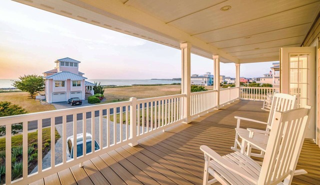 Beach Bums Home with Pool, Steps to the Beach
