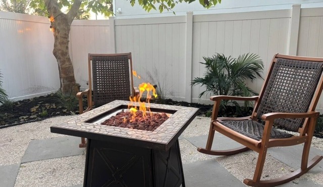 Beach & Shops Nearby, Close to Mayo Clinic, Easy Drive to Downtown & Stadium
