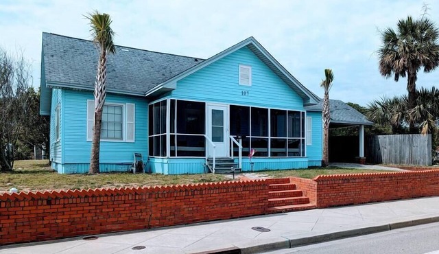 Beachside Cottage w/Ocean Views-Trailers Welcome