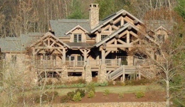 BEAR PAW - A Luxurious Lodge-Style Log Home & Guest Cabin on 130 Acre Estate.