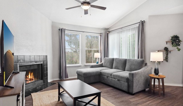 Beautiful 2BD/2BA in University Hills qkir
