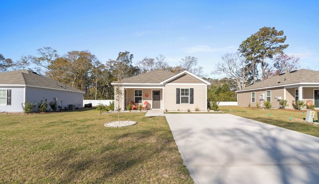 Beautiful 3-bedroom house in Ocean Isle Beach close to golf and 2 GREAT beaches!
