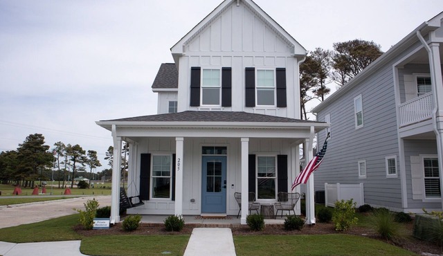 Beautiful Beau Coast Home w/Pool, Bikes, EV Charger & Dock Access