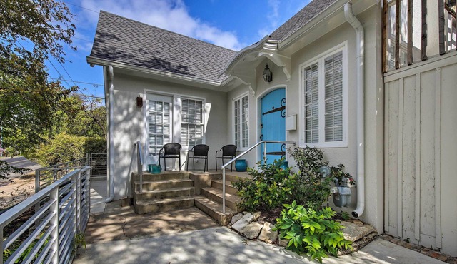 Beautiful charming downtown home!