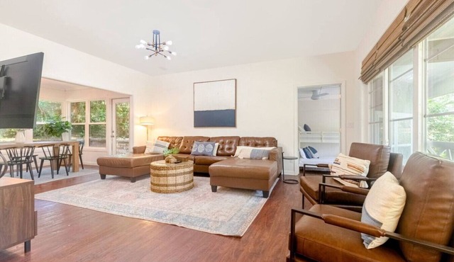 Beautiful Home Walking Distance to UF Stadium