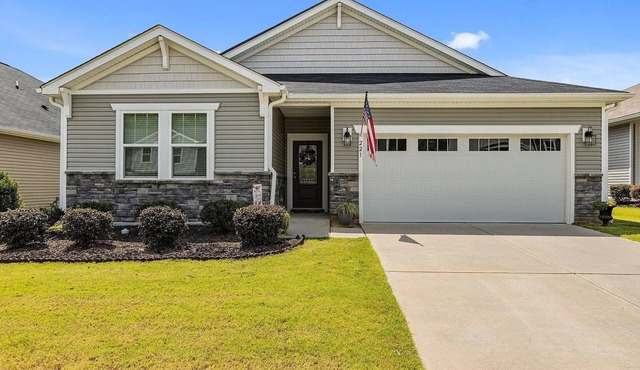 Beautiful, modern Fuquay home with a gourmet kitchen! Right near the new Target!
