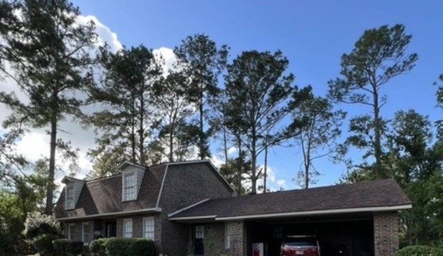 Beautiful Pet Friendly Four Bedroom Home with Fenced Yard