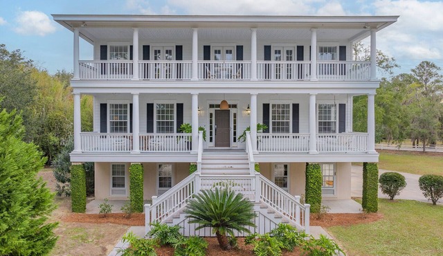 Beautiful Southern Luxury Home in Savannah Yacht Club By Lucky Savannah