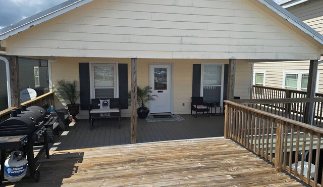 Beautiful Waterfront 3Bdr/2 Bath in Venice Marina REMODLED NO BOAT SLIP OR ICE